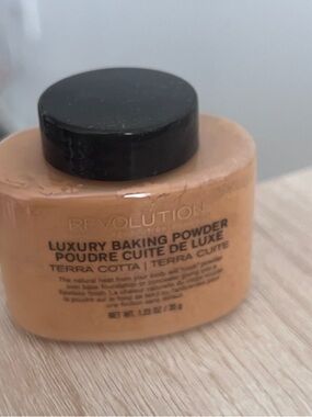 Revolution Luxury Baking Powder - Terra Cotta (Beige/Tan)